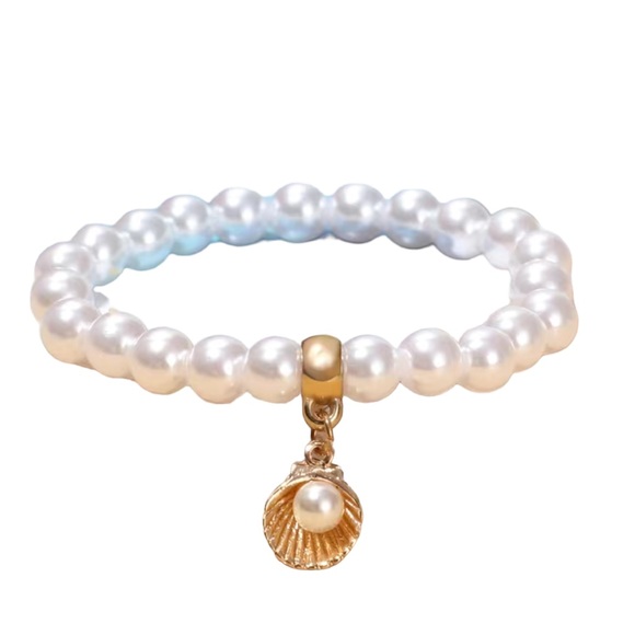 Pearl Stretch Bracelet with Gold Shell Charm - Picture 3 of 3